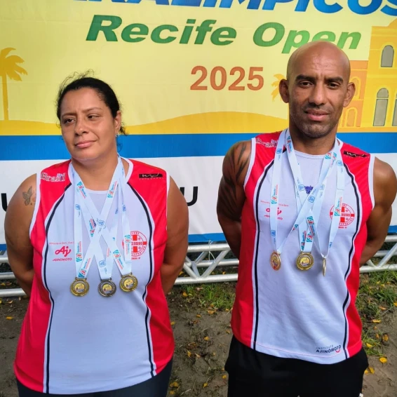 Dois atletas medalhistas lado a lado nas Paraolimpíadas Recife Open